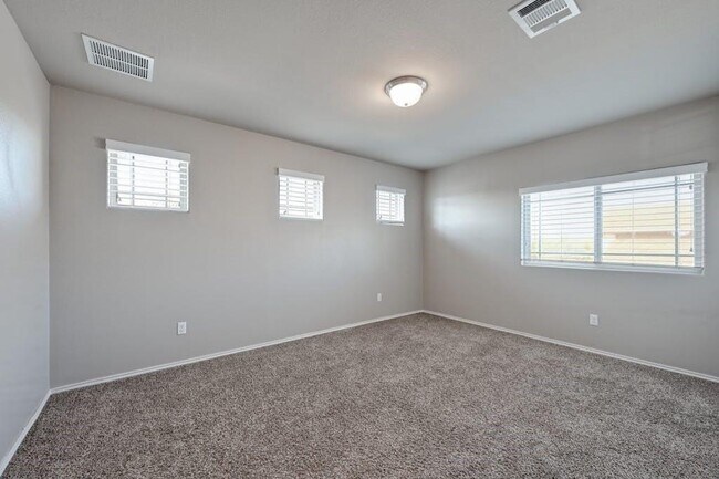 Building Photo - 374 Wincliff Dr