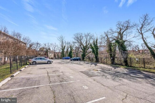 Building Photo - 625 Chesapeake St SE