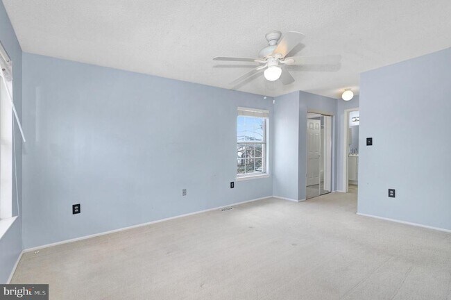 Building Photo - 2 Cheverny Ct