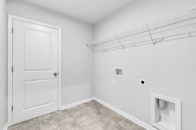 Building Photo - PRICE DROP! Spacious 3BR, 2.5 BA Westbriar...