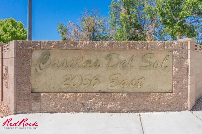 Building Photo - Fresh Carpet! Spacious 5-Bedroom Townhome