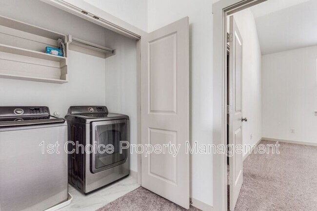 Building Photo - 6481 Iron Horse Blvd