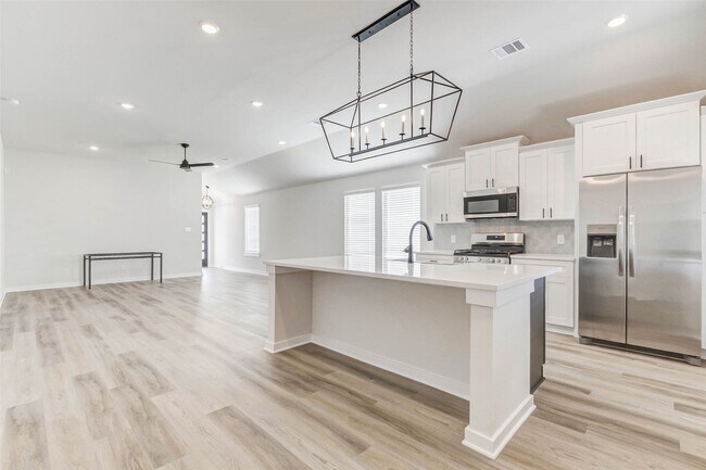 Building Photo - 6422 Pomona Ct