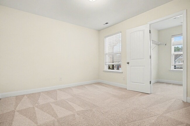 Building Photo - 3BR Like-New Townhome –  Morrisville RTP RDU