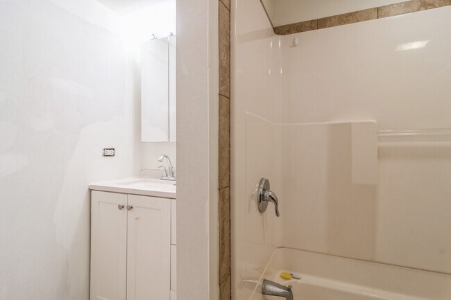 Building Photo - 4244 W Wrightwood Ave