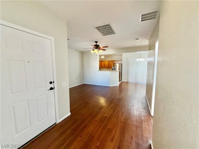 Building Photo - 6868 Sky Pointe Dr