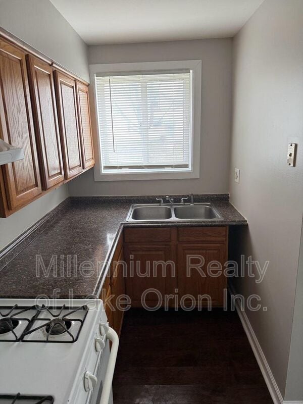 Building Photo - 603 Lenox Ave