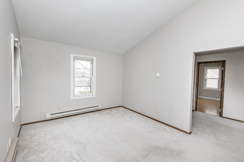 Building Photo - 344 6th Ave S