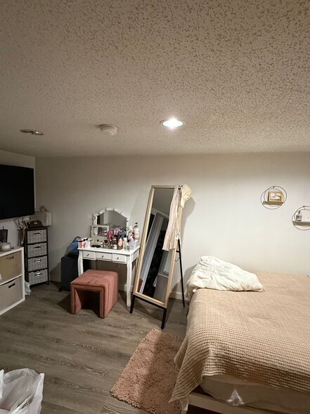 Bedroom 4 - downstairs - 5109 Washington St NE