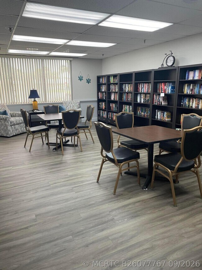 Building Photo - 4575 Lucerne Lakes Blvd W