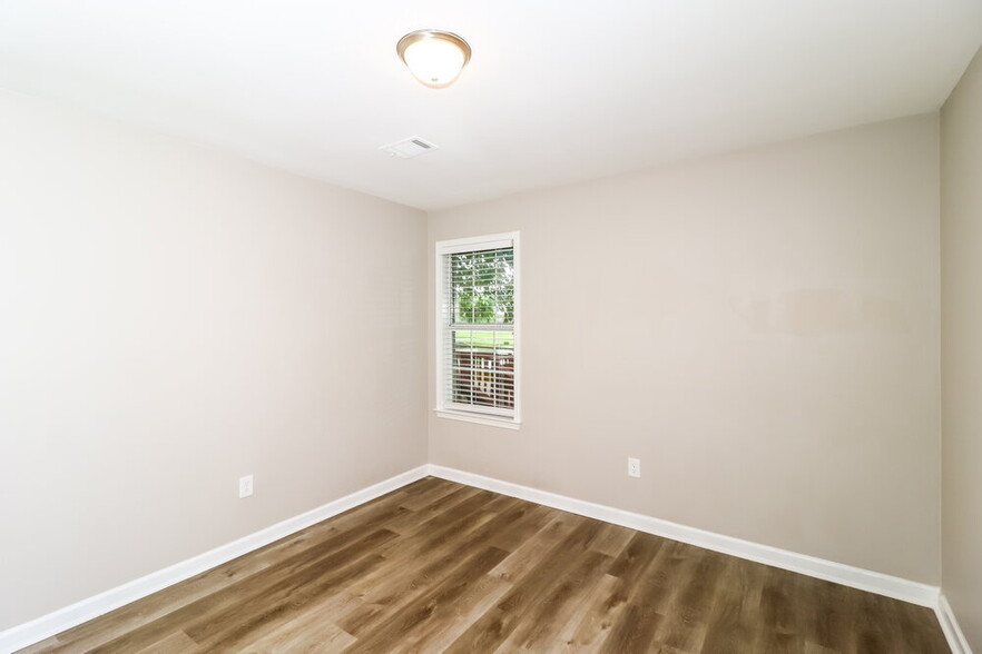 Building Photo - 35 Lakewood Cove