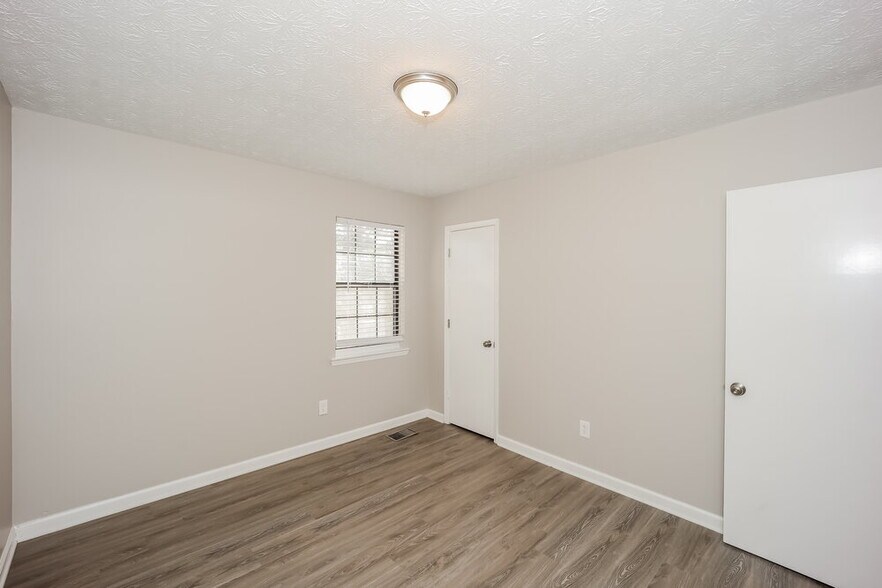 Building Photo - 1037 Lombardy Way