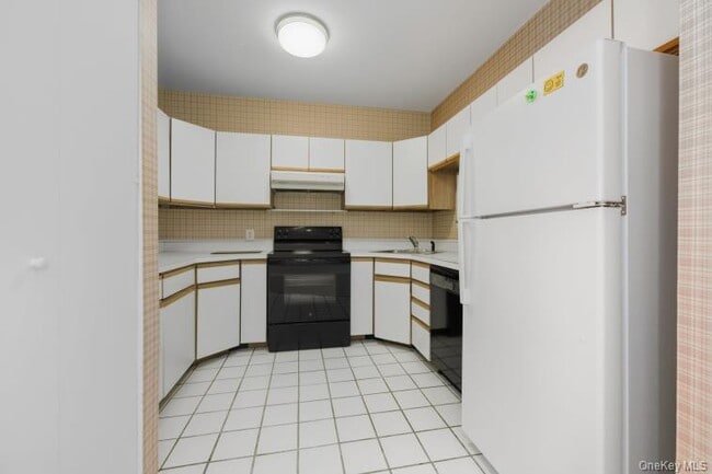 Building Photo - 100 Daly Blvd