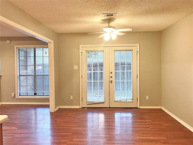 Building Photo - 1129 Bent Oaks Dr