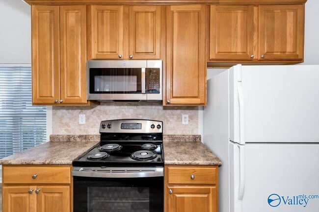 Building Photo - 126 Herrick Dr SW