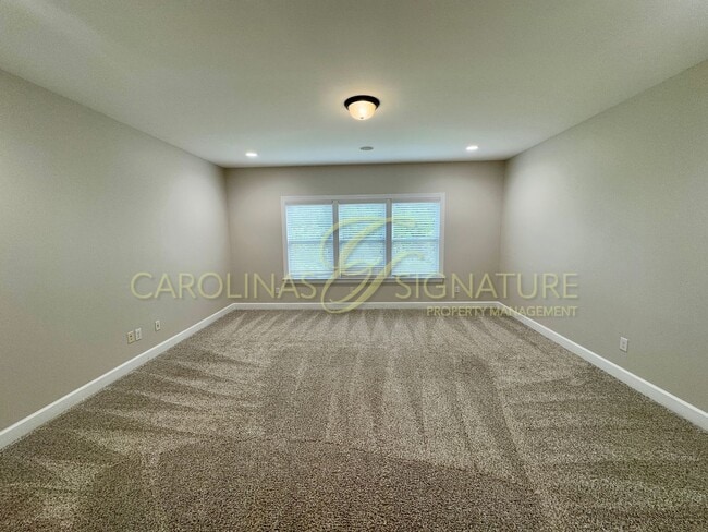 Building Photo - Move-In Ready Family Home. Prime Location,...
