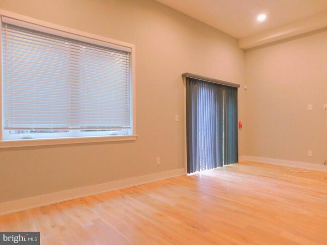 Building Photo - 1516 Green St
