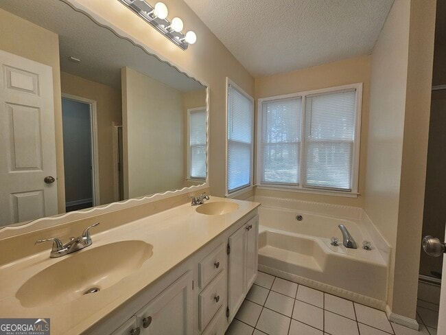 Building Photo - 30 Glenridge Dr