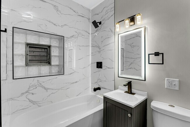 Building Photo - 6360 S Greenwood Ave