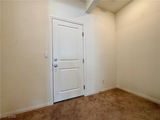 Building Photo - 8109 Minavalle Ave