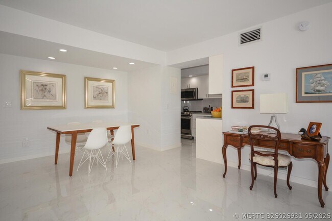 Building Photo - 2780 S Ocean Blvd