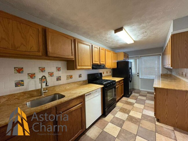 Building Photo - Conveniently Located 4 Bedroom with Privat...
