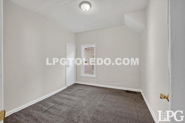 Building Photo - 1434 Kedron St