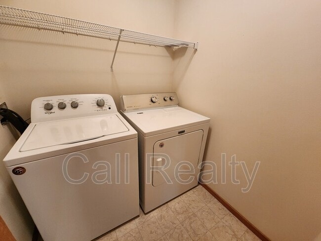 Building Photo - 916 Rees Ln