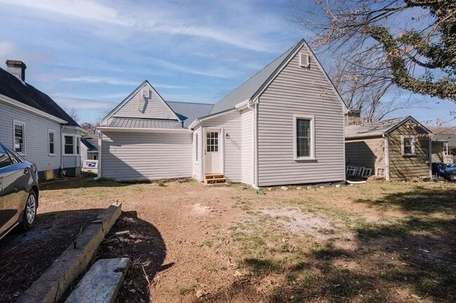 Building Photo - Newly Renovated & Spacious 4bed/2bath