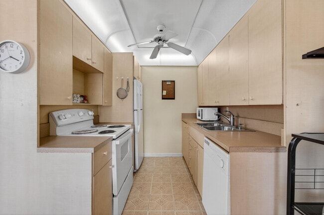 Building Photo - 2015 Cornwall A