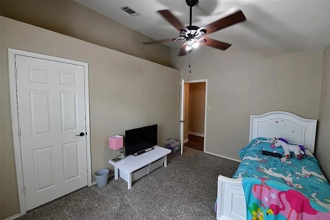 Building Photo - 525 Blair Meadow Dr