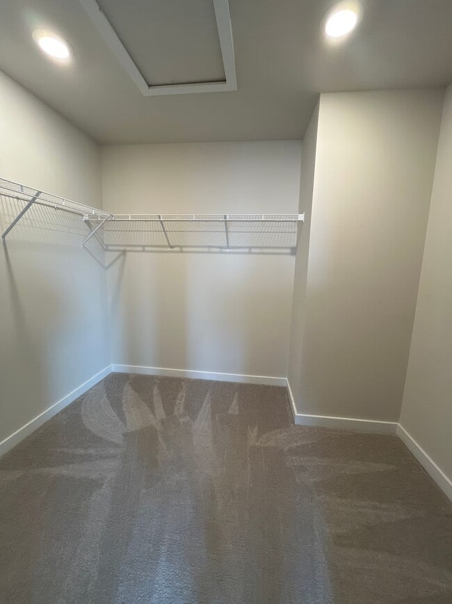 Building Photo - Move-in-ready Brookside Court townhome off...