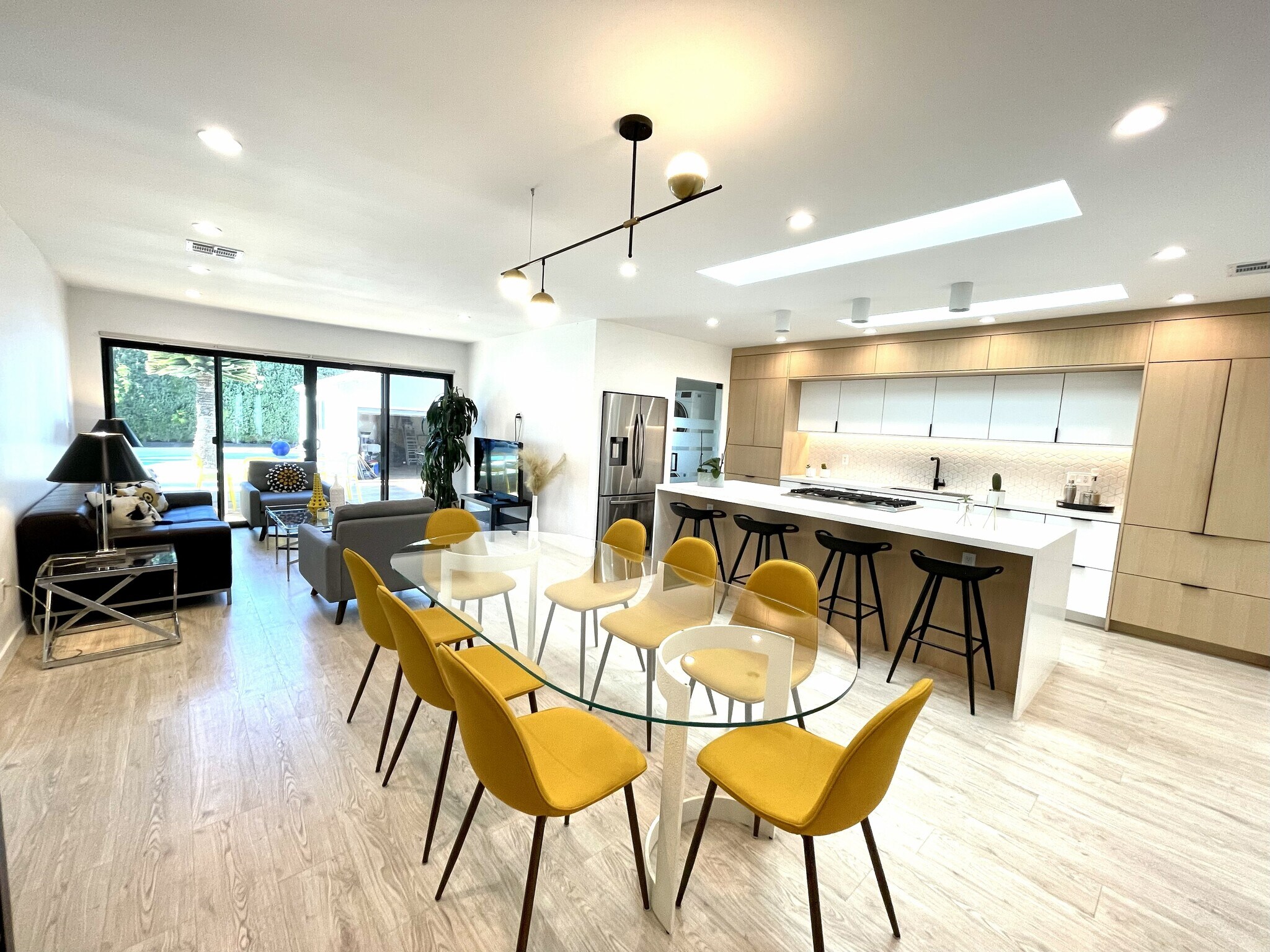 Building Photo - 6143 Carpenter Ave