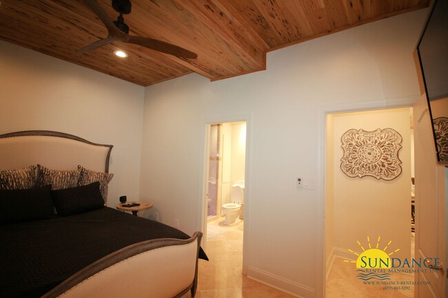 Building Photo - Fully Renovated and Furnished 2 Bedroom Co...