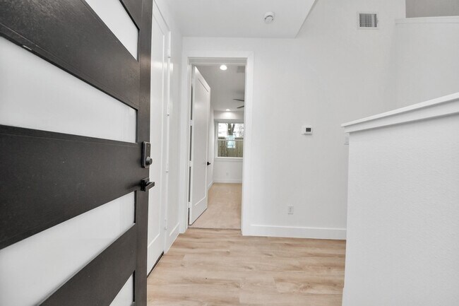 Building Photo - 3407 Hutchins St