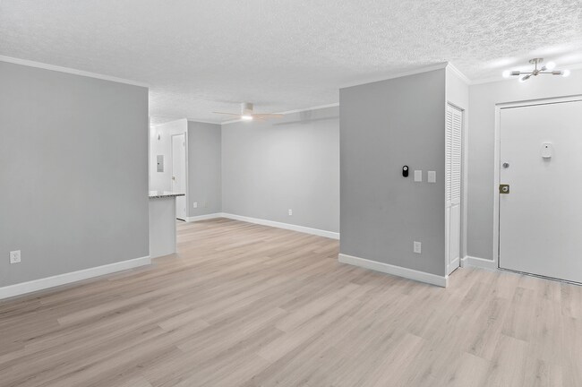 Spacious Floor Plan - The Courtyard of Oakley