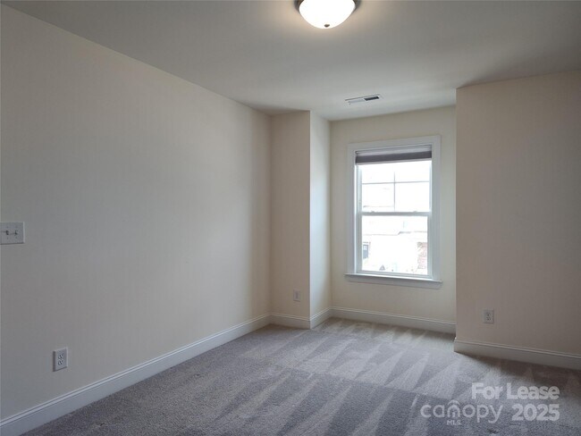 Building Photo - 2153 Bexar Trl