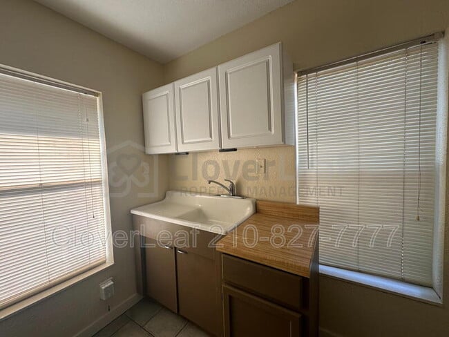 Building Photo - 817 W Mulberry Ave