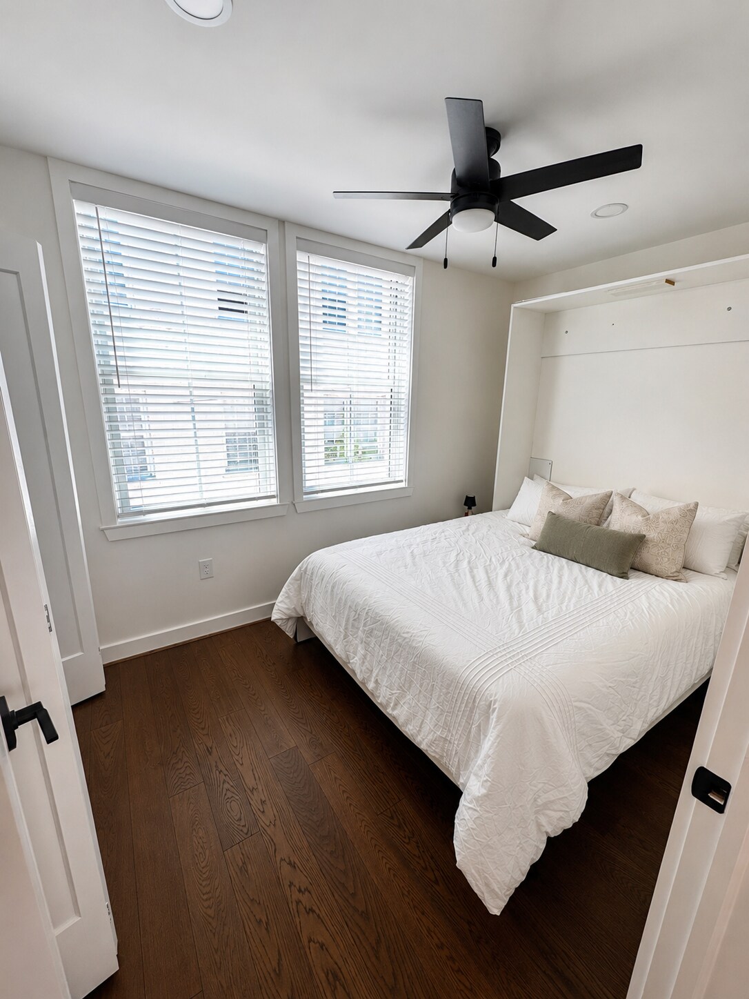 Carriage House Bedroom - 1127 G St NE