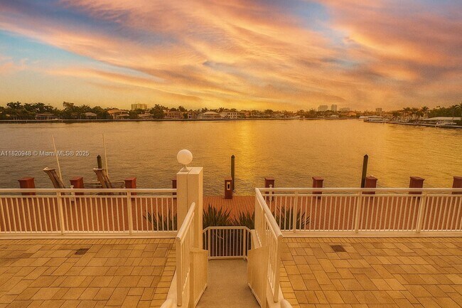 Building Photo - 511 Bayshore Dr
