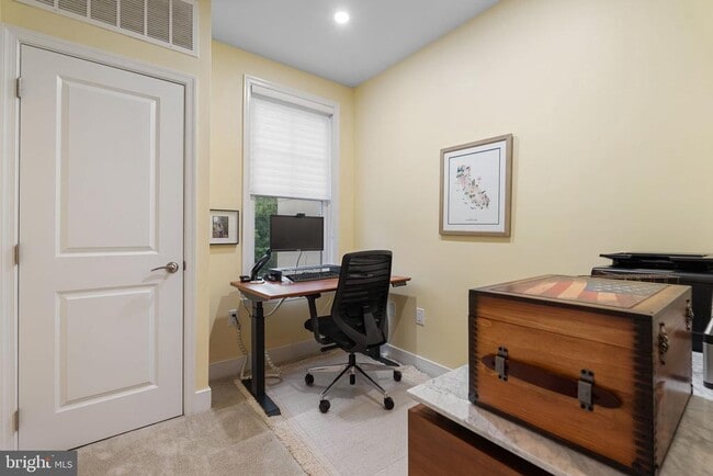 Building Photo - 1418 N Rhodes St