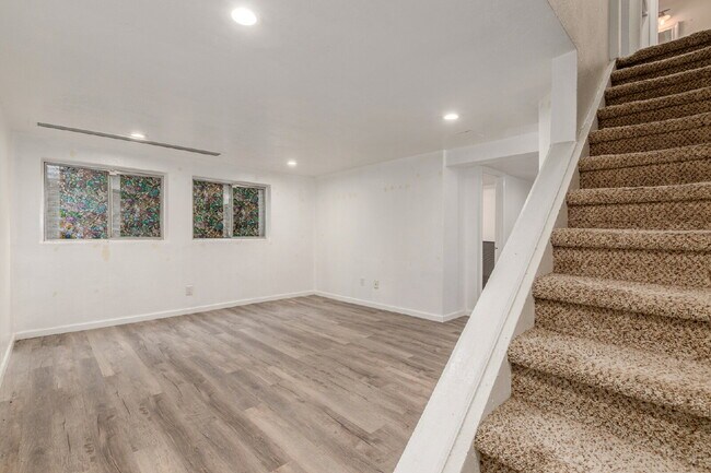 Building Photo - Lovely Three bed / Two bath for rent