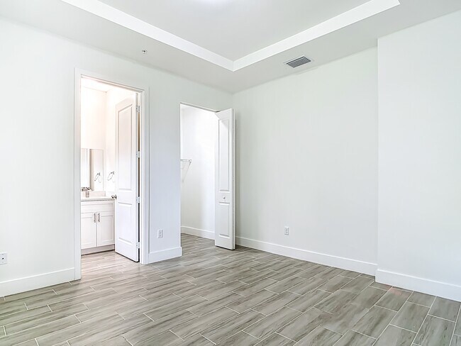 Building Photo - 260 Rotonda Blvd W