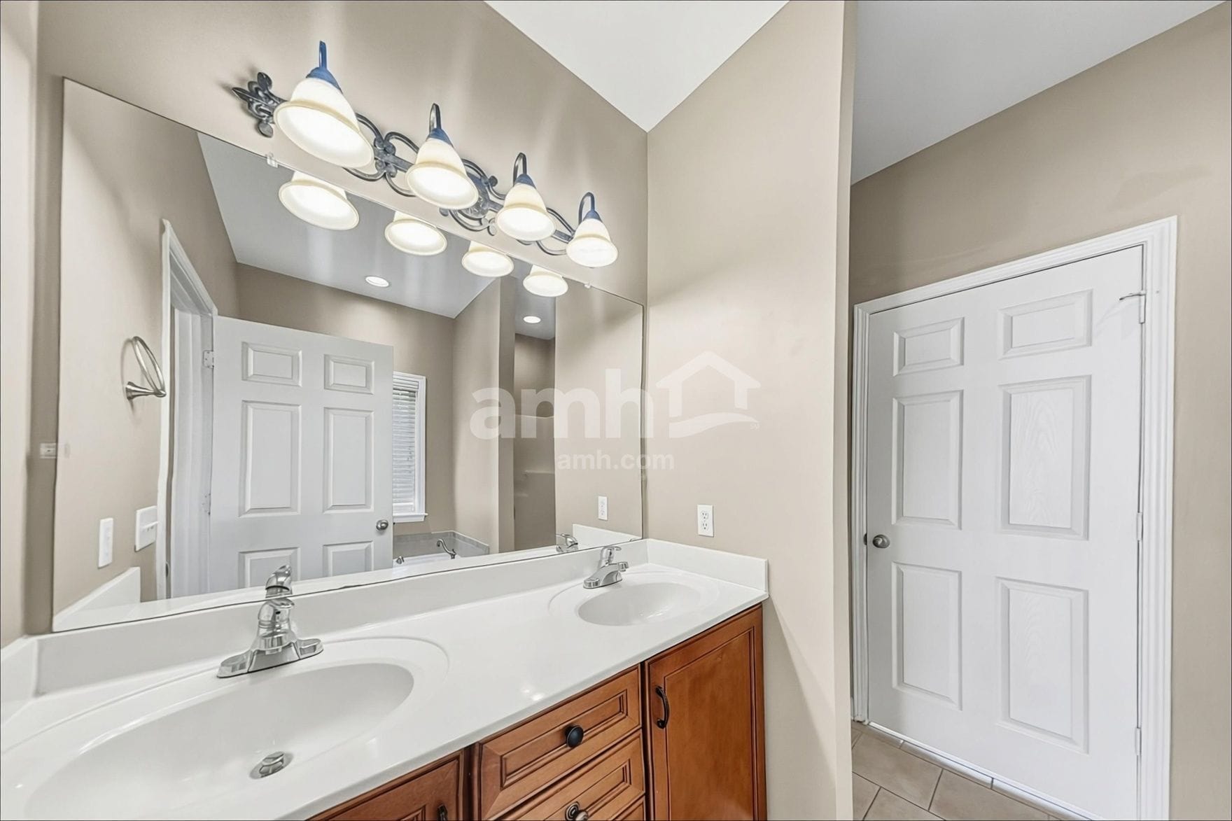 Building Photo - 165 Bland Dr