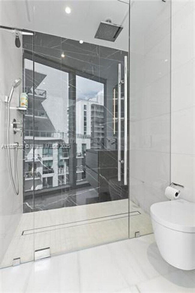 Building Photo - 300 Biscayne Blvd Way