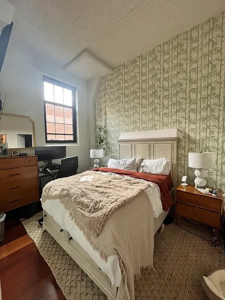 Building Photo - 2429 Locust St