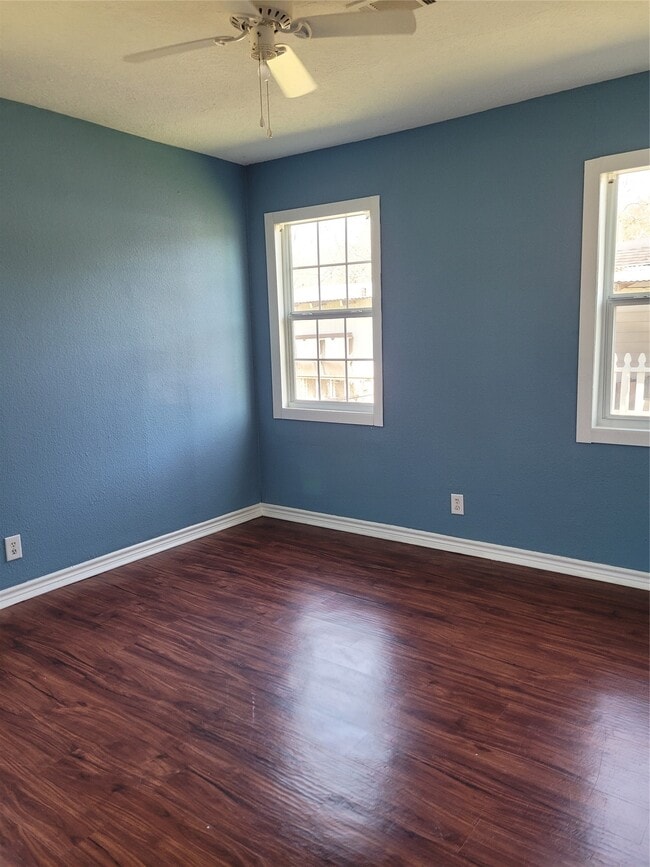 Building Photo - 500 Bluebonnet Dr