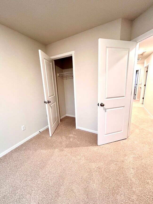 Building Photo - 10407 NE 119th Ave