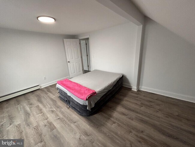 Building Photo - 1067 S Clinton Ave