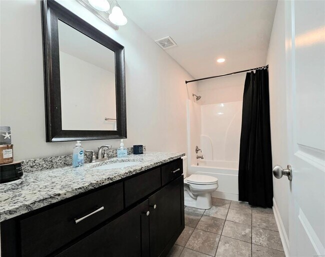 Building Photo - 656 Riverdale Dr.